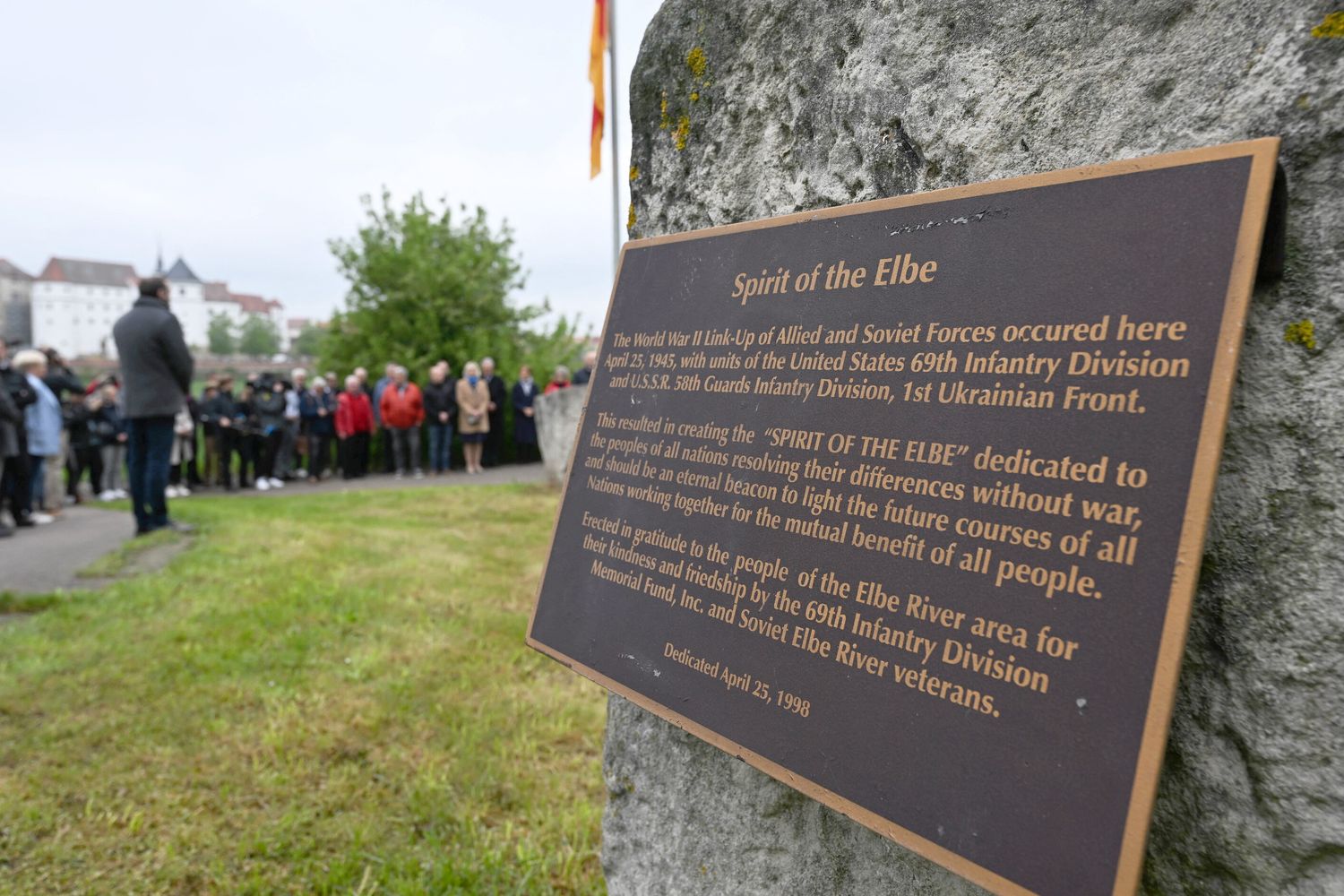 La stretta di mano tra Americani e Sovietici