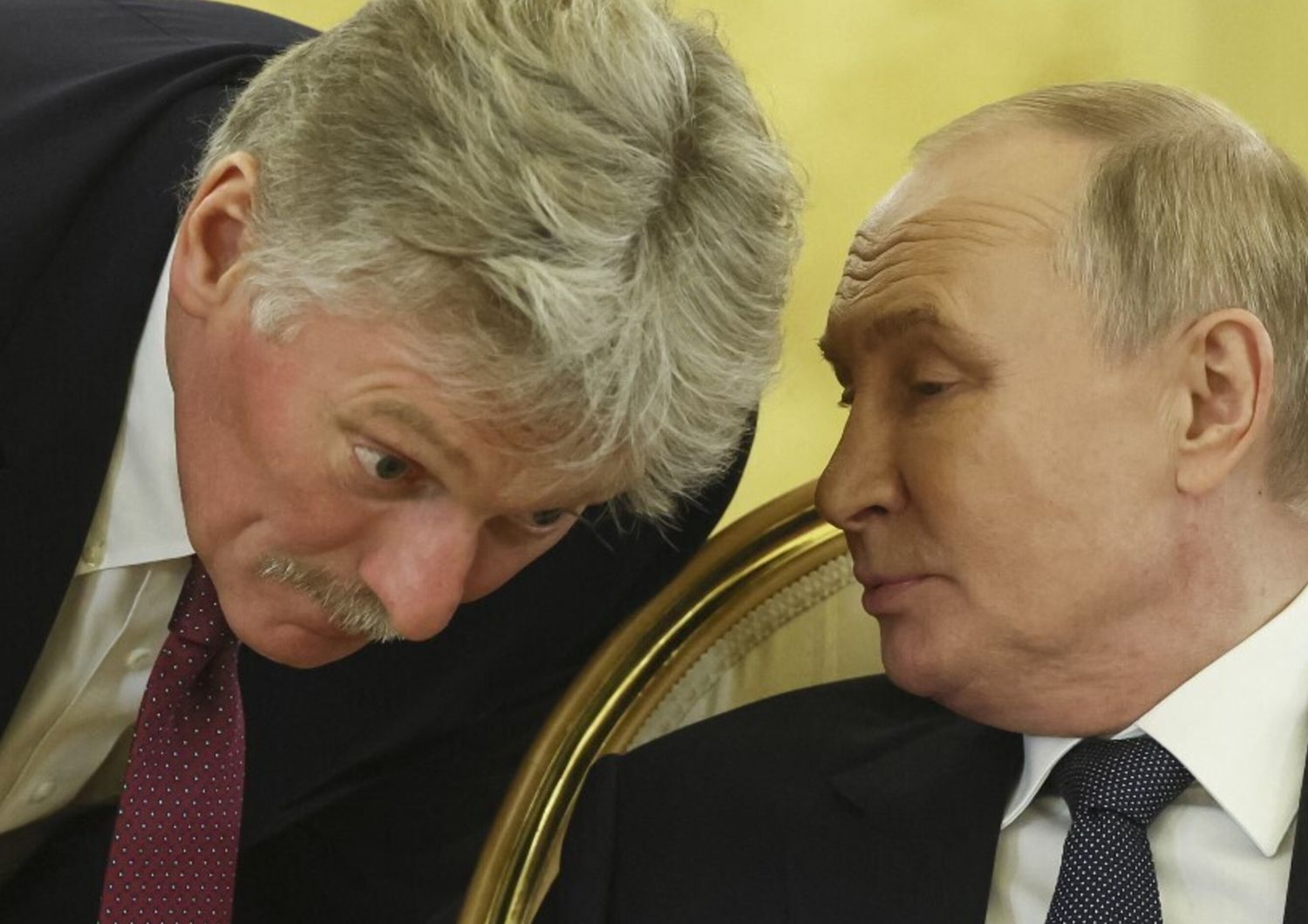 Vladimir Putin e Dmitry Peskov