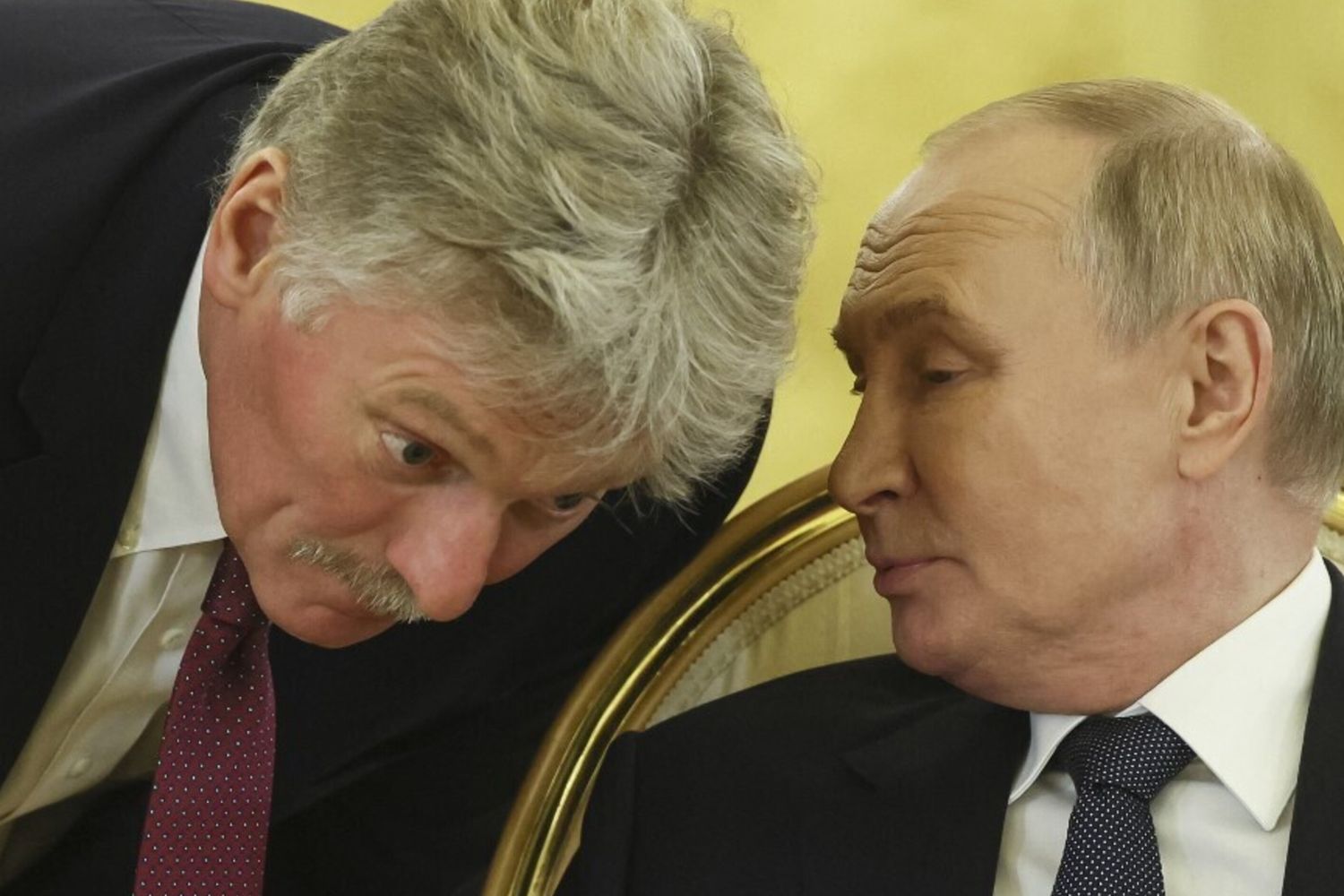 Vladimir Putin e Dmitry Peskov