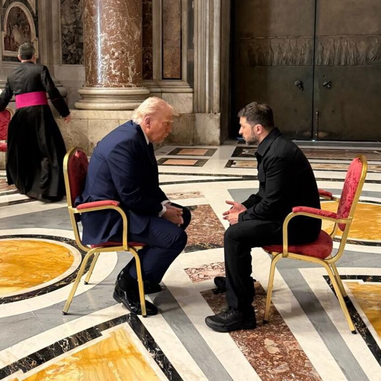foto trump zelensky vaticano