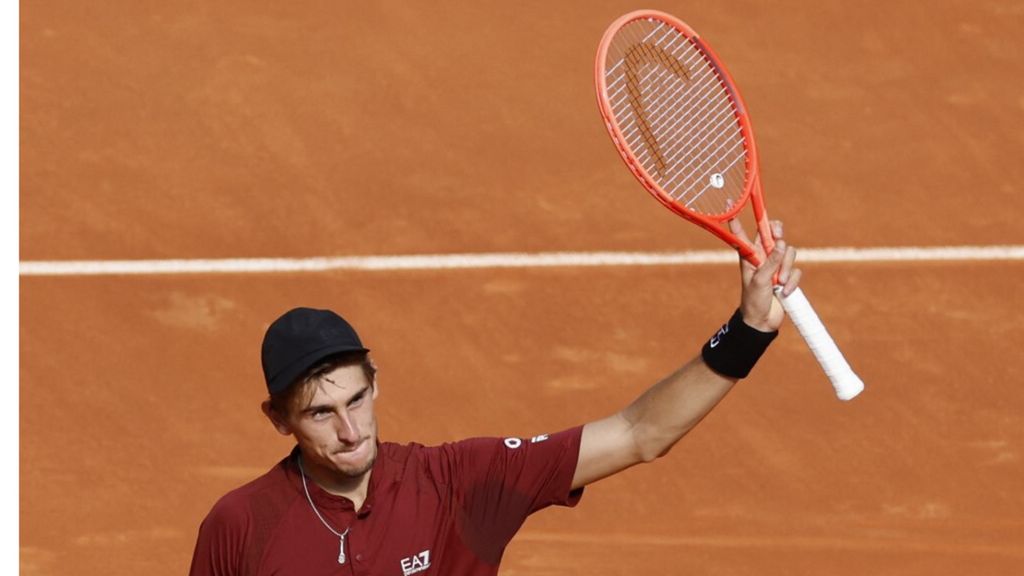 Al 'Madrid Open' colpo grosso di Arnaldi, battuto Djokovic 6-3 6-4. Bene anche Musetti
