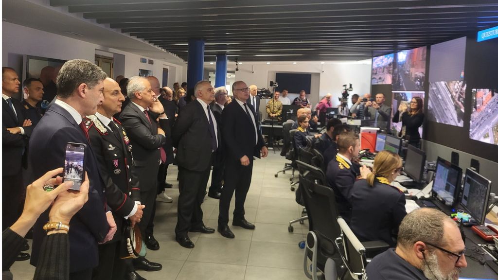 Ministro Interno Piantedosi sindaco di Roma Gualtieri e Prefetto in Sala Operativa
