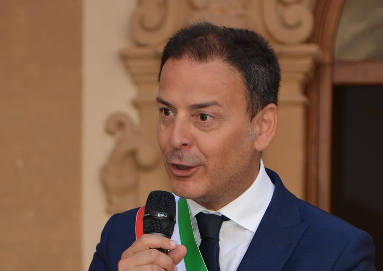 Crolla il tetto di un'azienda dismessa, muore un 14enne. Gravissimo un ragazzino di 13