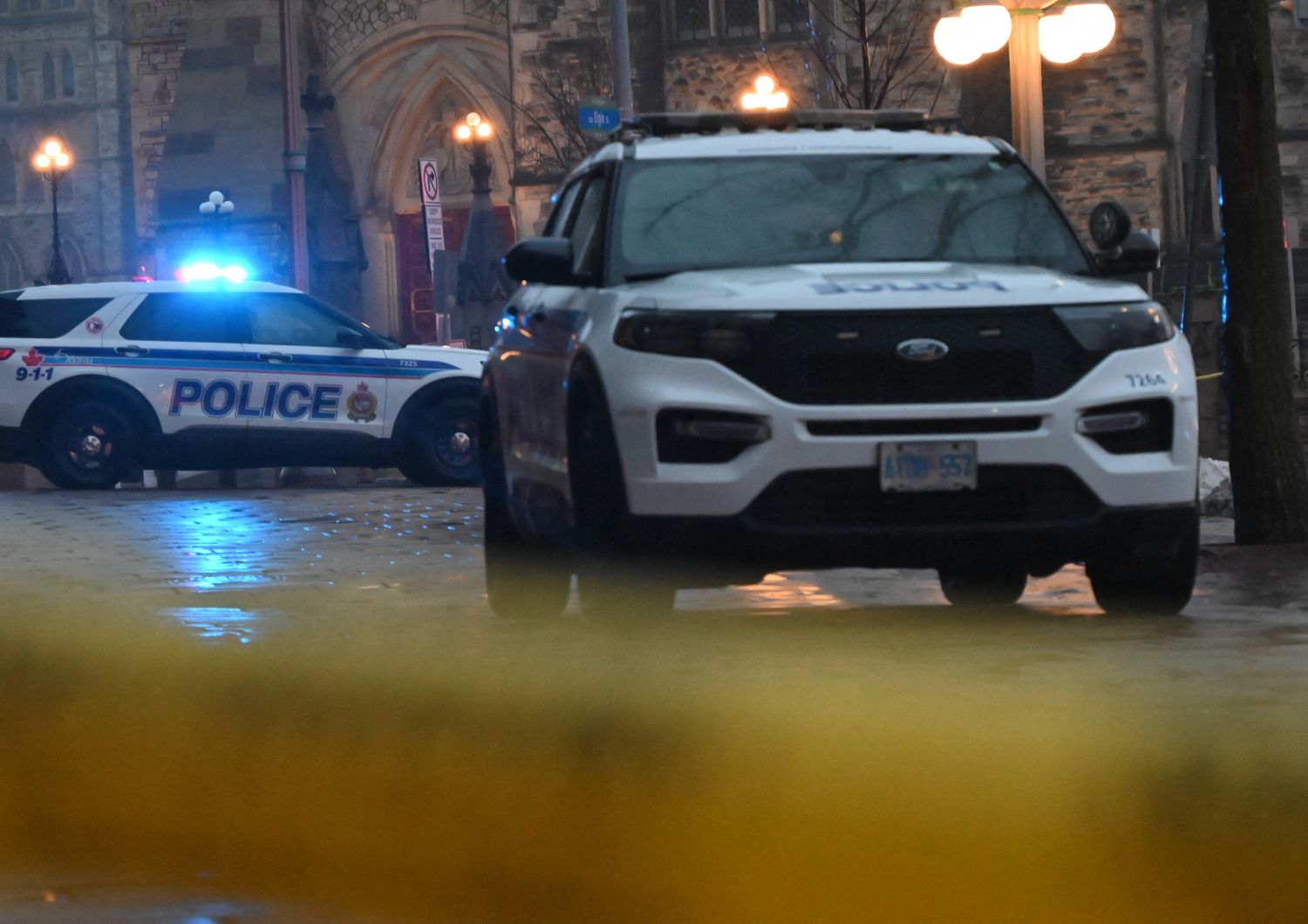 Auto sulla folla a Vancouver, diversi morti