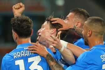 McTominay firma la vetta solitaria. Napoli-Torino 2-0