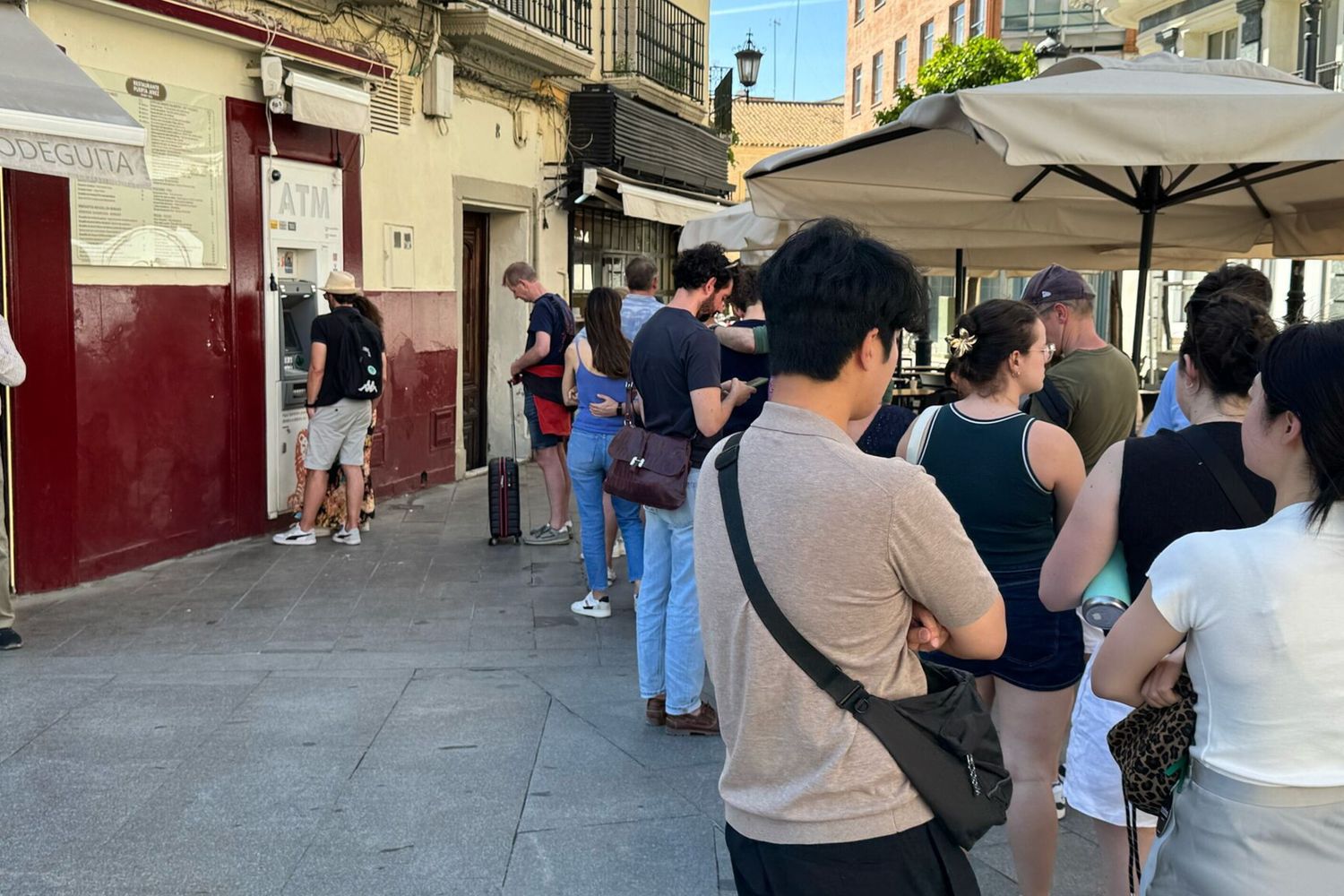 File al bancomat a Siviglia