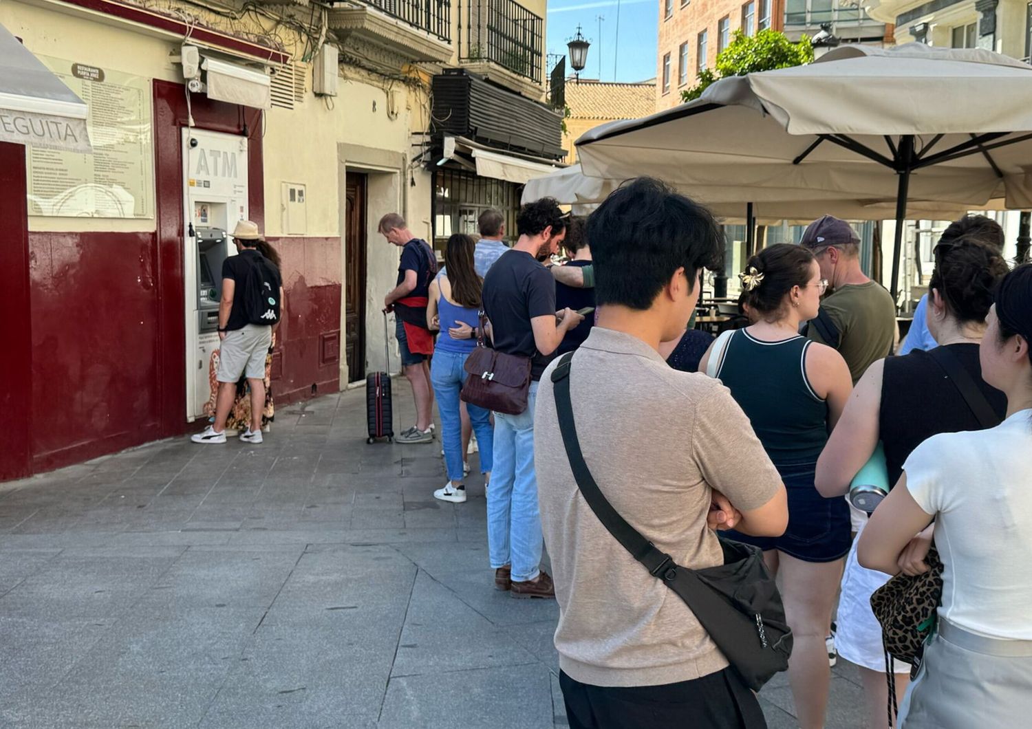 File al bancomat a Siviglia