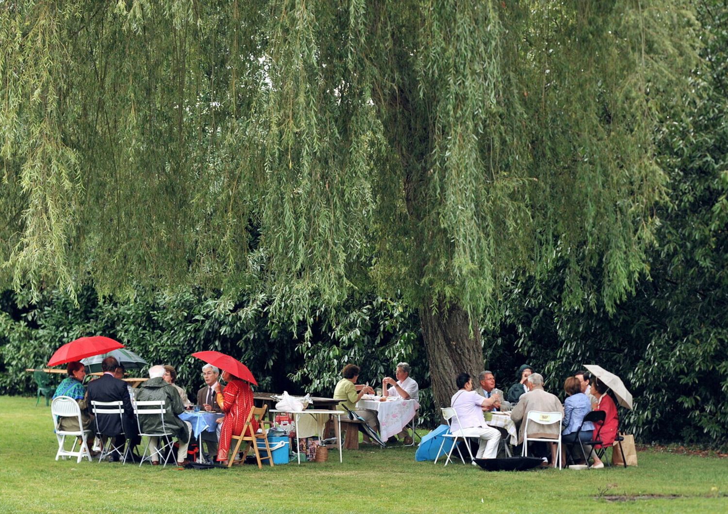 pic nic sotto la pioggia pasquetta gita fuori porta (Afp)