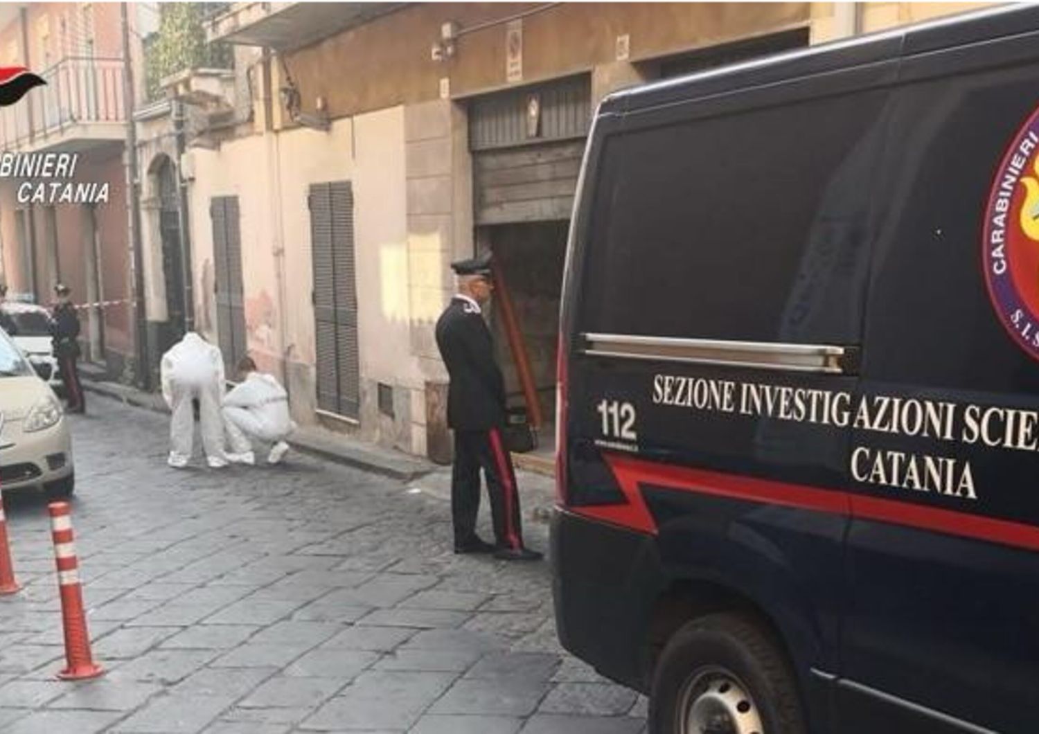 neonata lanciata dalla madre dal balcone