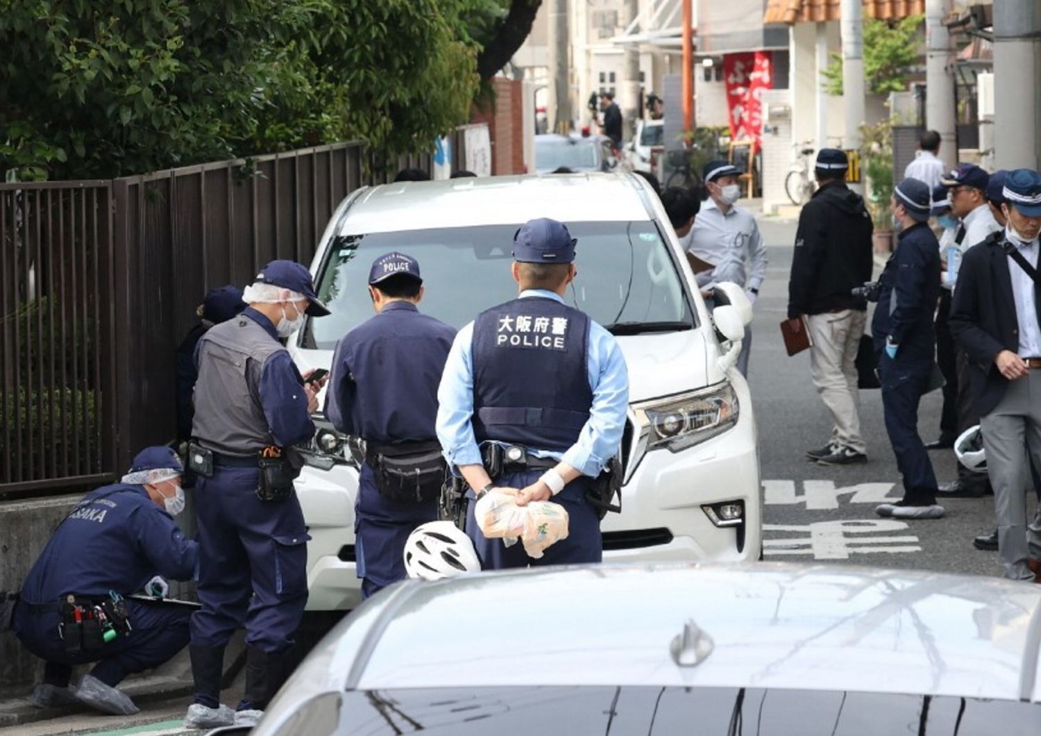 Auto piomba su un gruppo di bambini a Osaka