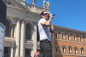 Achille Lauro star nel backstage del Concertone del Primo Maggio