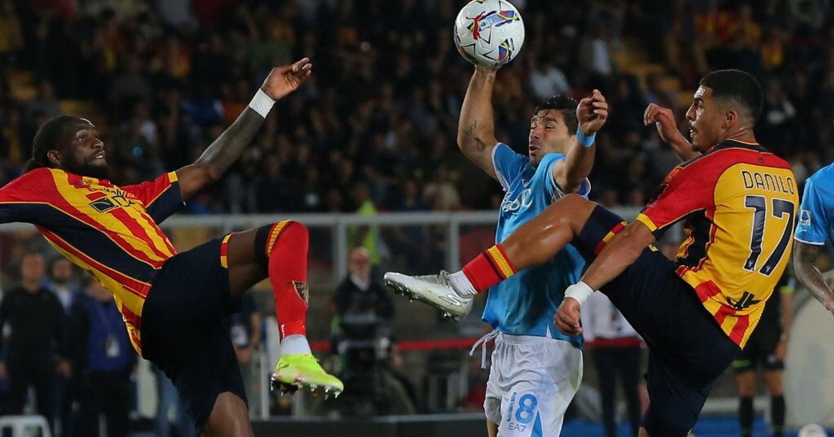 Il Napoli vince a Lecce e ipoteca lo scudetto