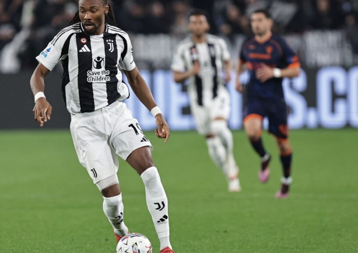 Freuler replica a Thuram, Bologna-Juventus 1-1