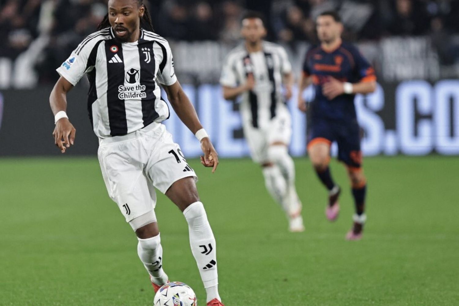 Freuler replica a Thuram, Bologna-Juventus 1-1