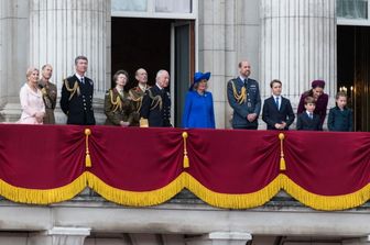 La famiglia reale celebra l’80esimo Giorno della Vittoria dal balcone di Buckingham Palace