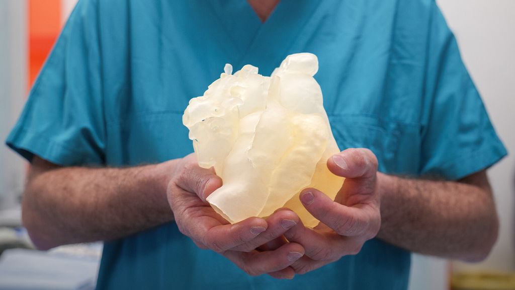 Ragazzo con cuore a metà, salvo grazie a un'operazione innovativa