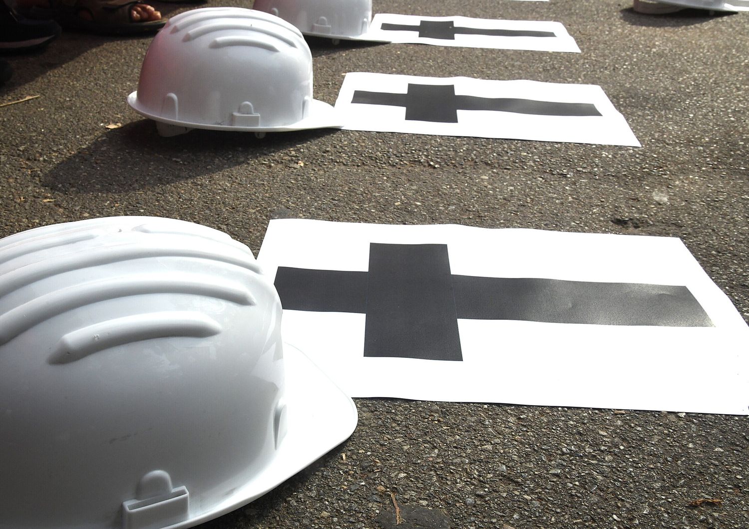 La manifestazione di Vercelli contro le morti sul lavoro