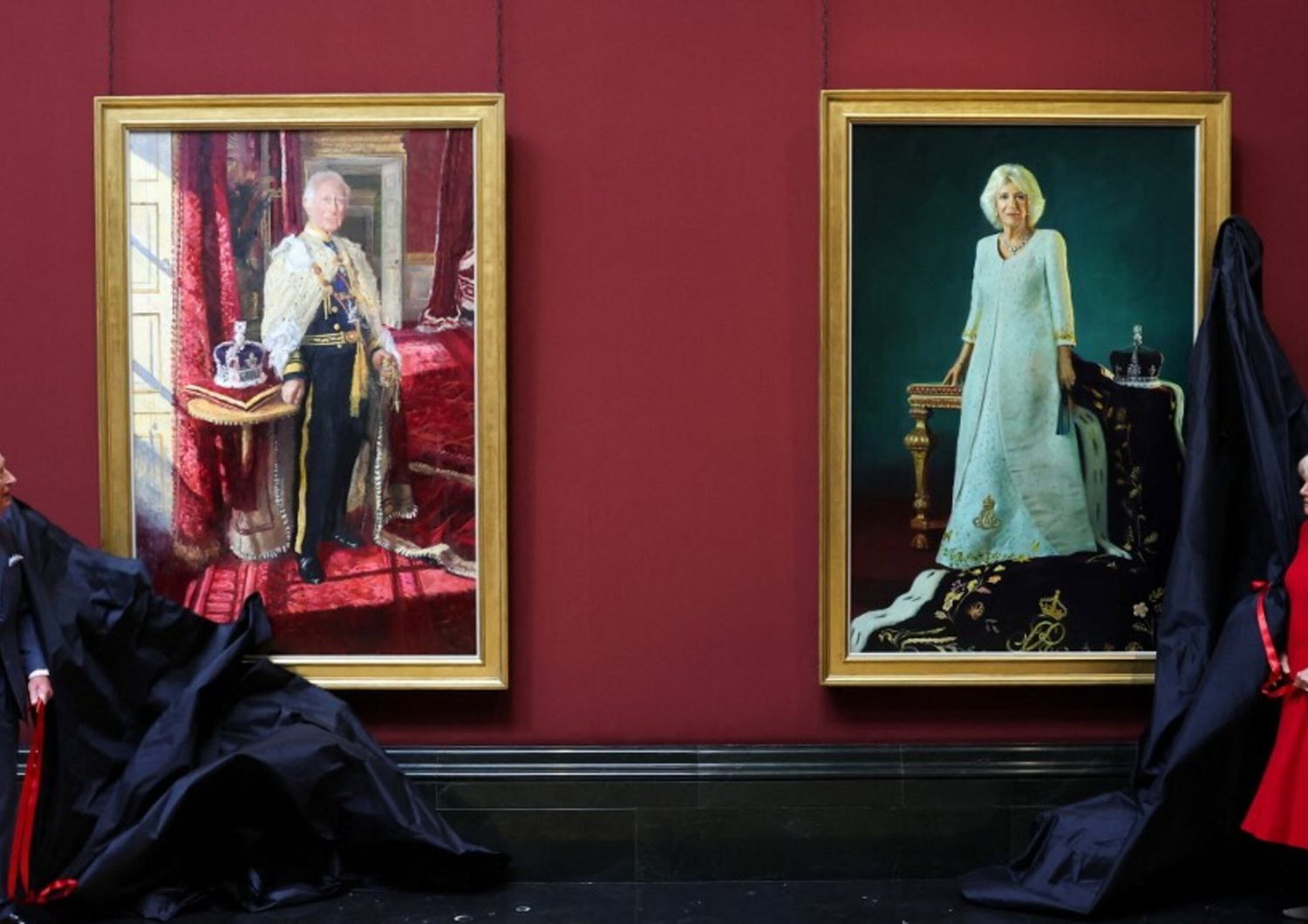 I ritratti reali di Carlo e Camilla
