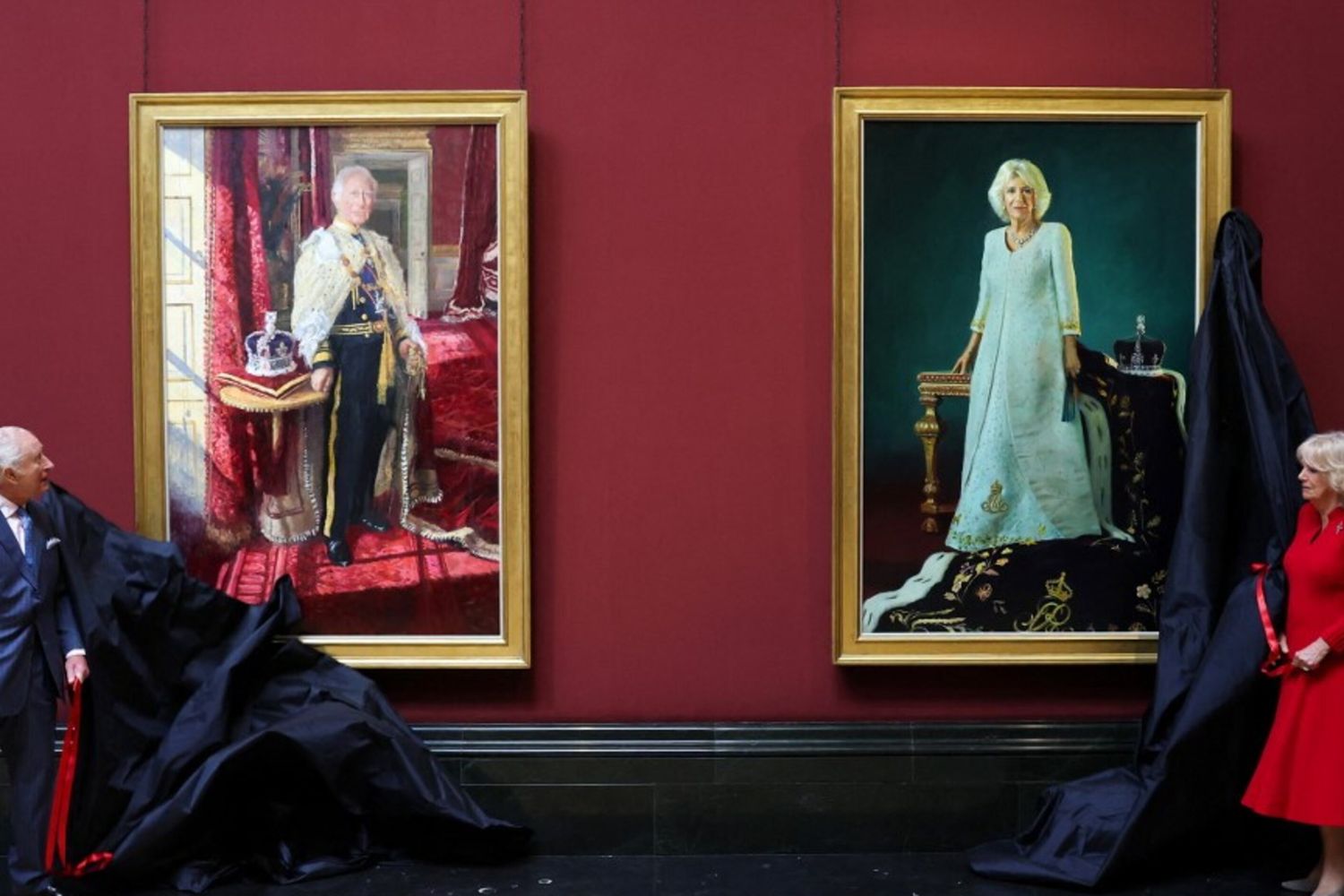 I ritratti reali di Carlo e Camilla