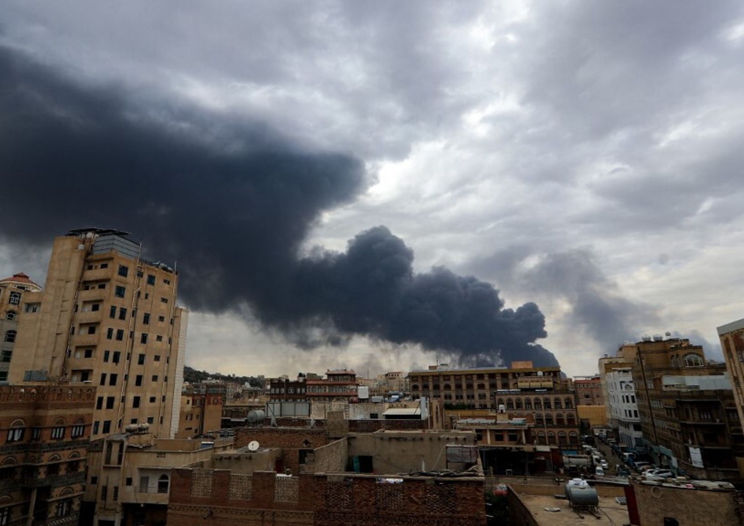 Israele bombarda lo Yemen