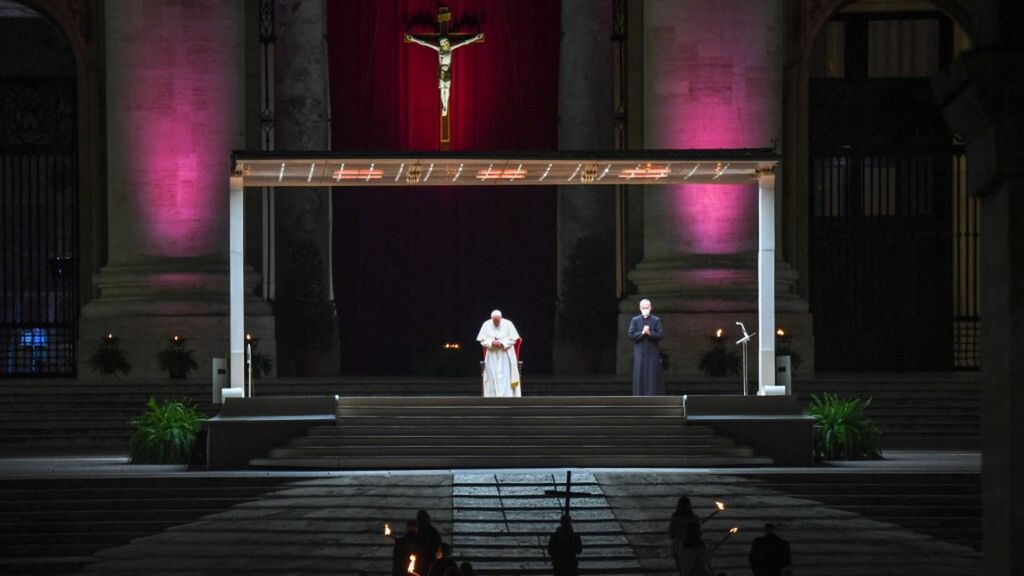 Papa Francesco in piazza San Pietro 2020