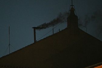 al via conclave nuovo papa fumata