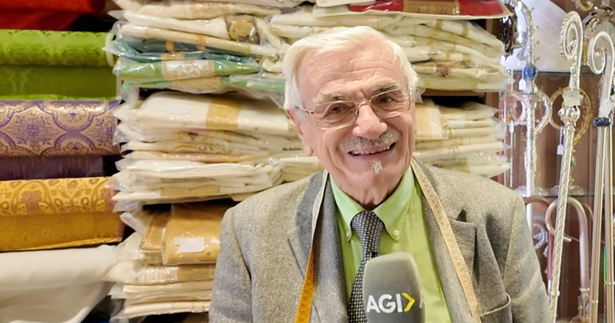 mancinelli l uomo che veste i papi ho già consegnato gli abiti 