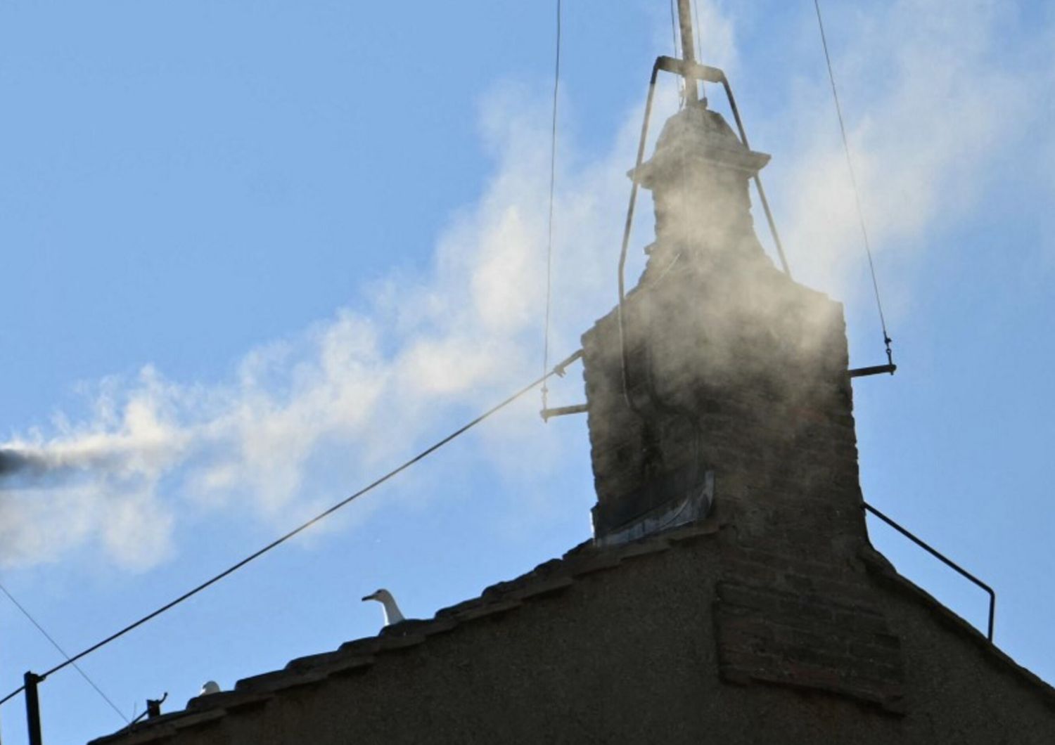 al via conclave nuovo papa fumata