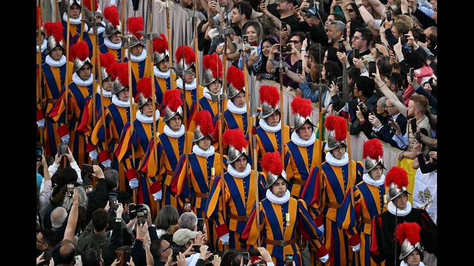 Le guardie svizzere in piazza san Pietro