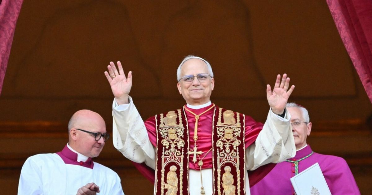 Fumata bianca, eletto Papa Robert Francis Prevost, sarà Leone XIV: "La pace sia con tutti voi"