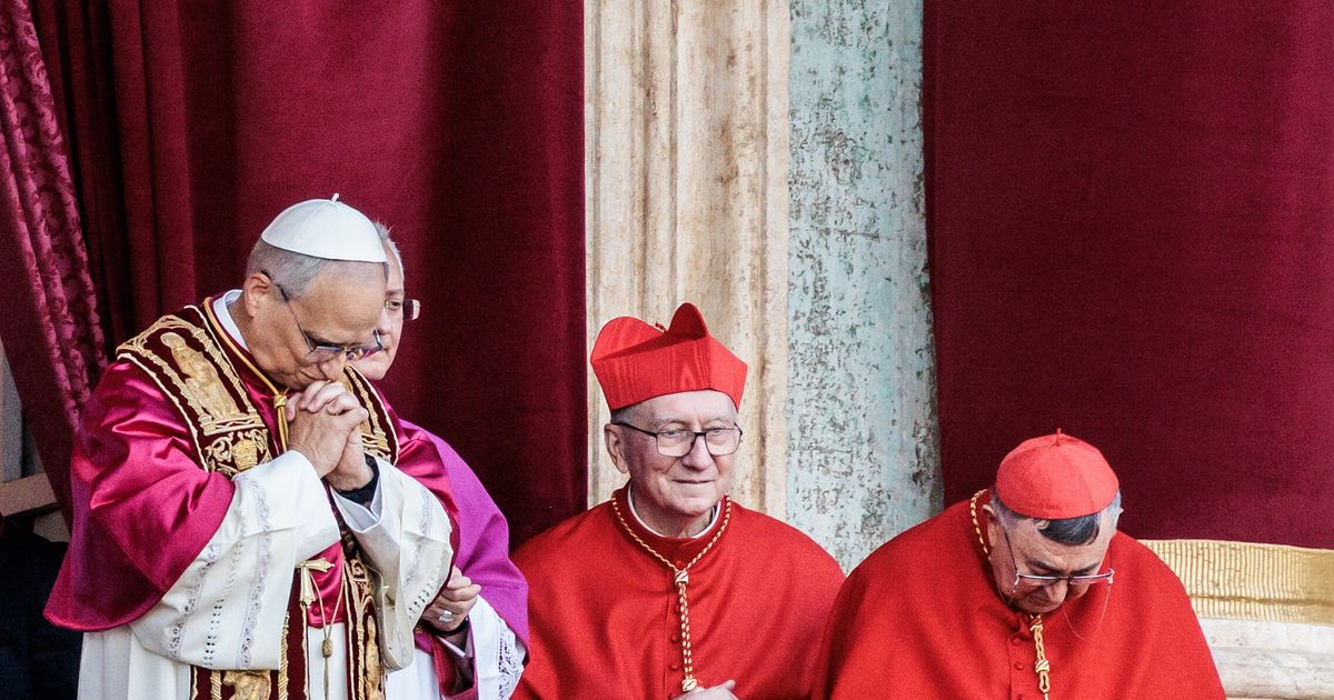 Papa Leone XIV si presenta a Roma e al mondo. Le prime immagini