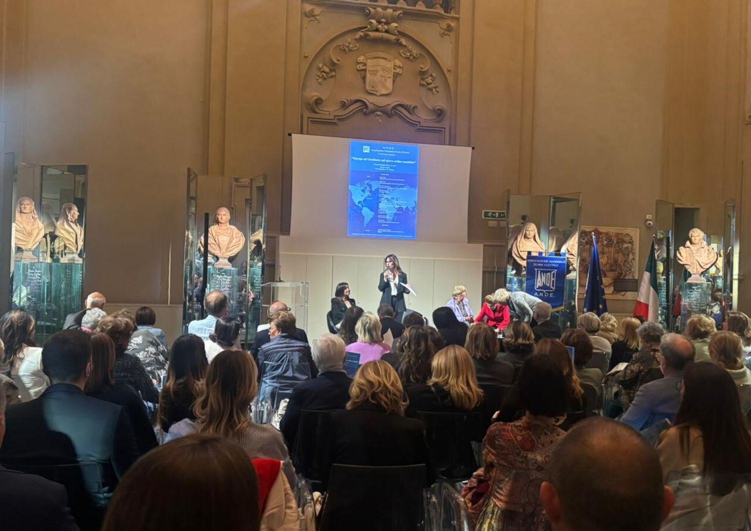 sergio-mattarella-saluta-associazione-donne-elettrici