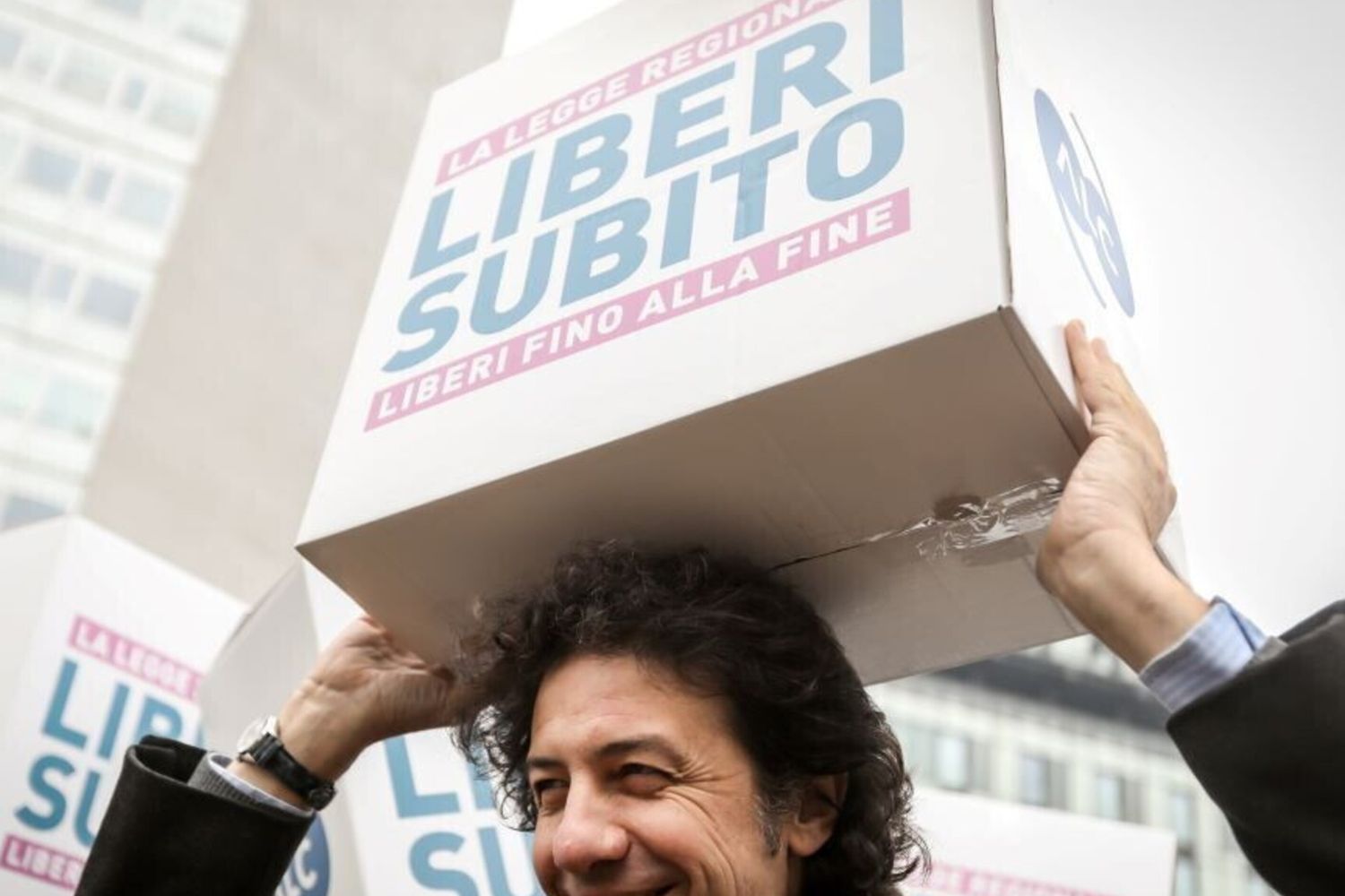 Il Governo impugna la legge della Toscana sul fine vita. Ira delle opposizioni, "è codardia"