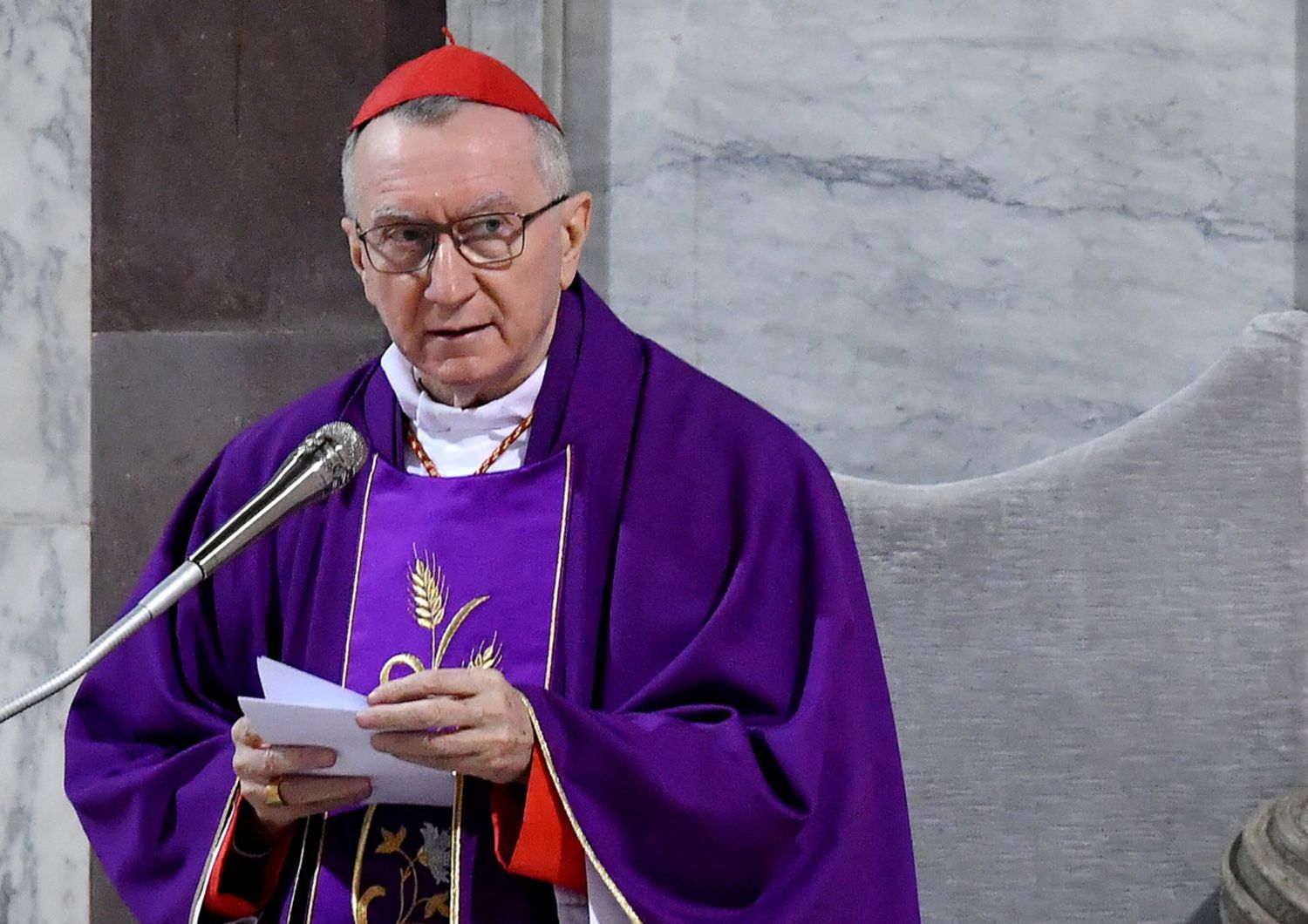 Parolin: "Capisco il tifo per me ma serve una diversa logica di fede e di Chiesa"