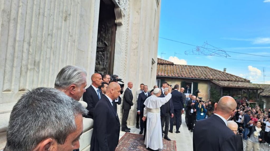 Papa Leone XIV visita a sorpresa il santuario di Genazzano