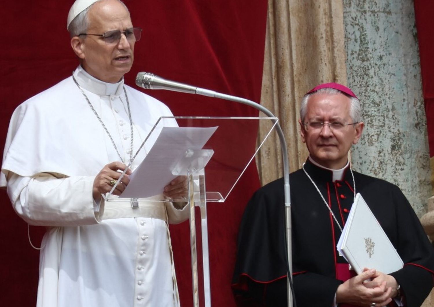 ovazione-papa-leone-xiv-primo-regina-caeli