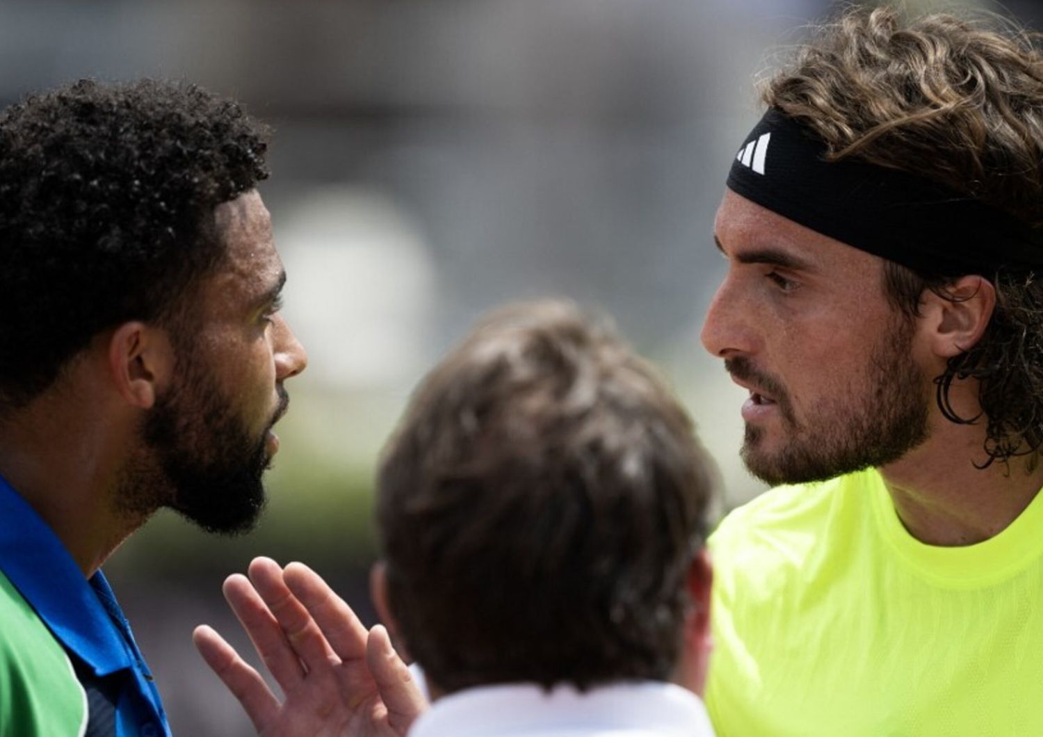 E' quasi rissa tra Fils e Tsitsipas, l'arbitro costretto a scendere dalla sedia