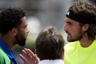 E' quasi rissa tra Fils e Tsitsipas, l'arbitro costretto a scendere dalla sedia