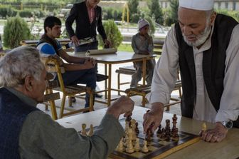 I Talebani vietano gli scacchi in Afghanistan: &quot;&Egrave; una forma di gioco d&rsquo;azzardo&quot;
