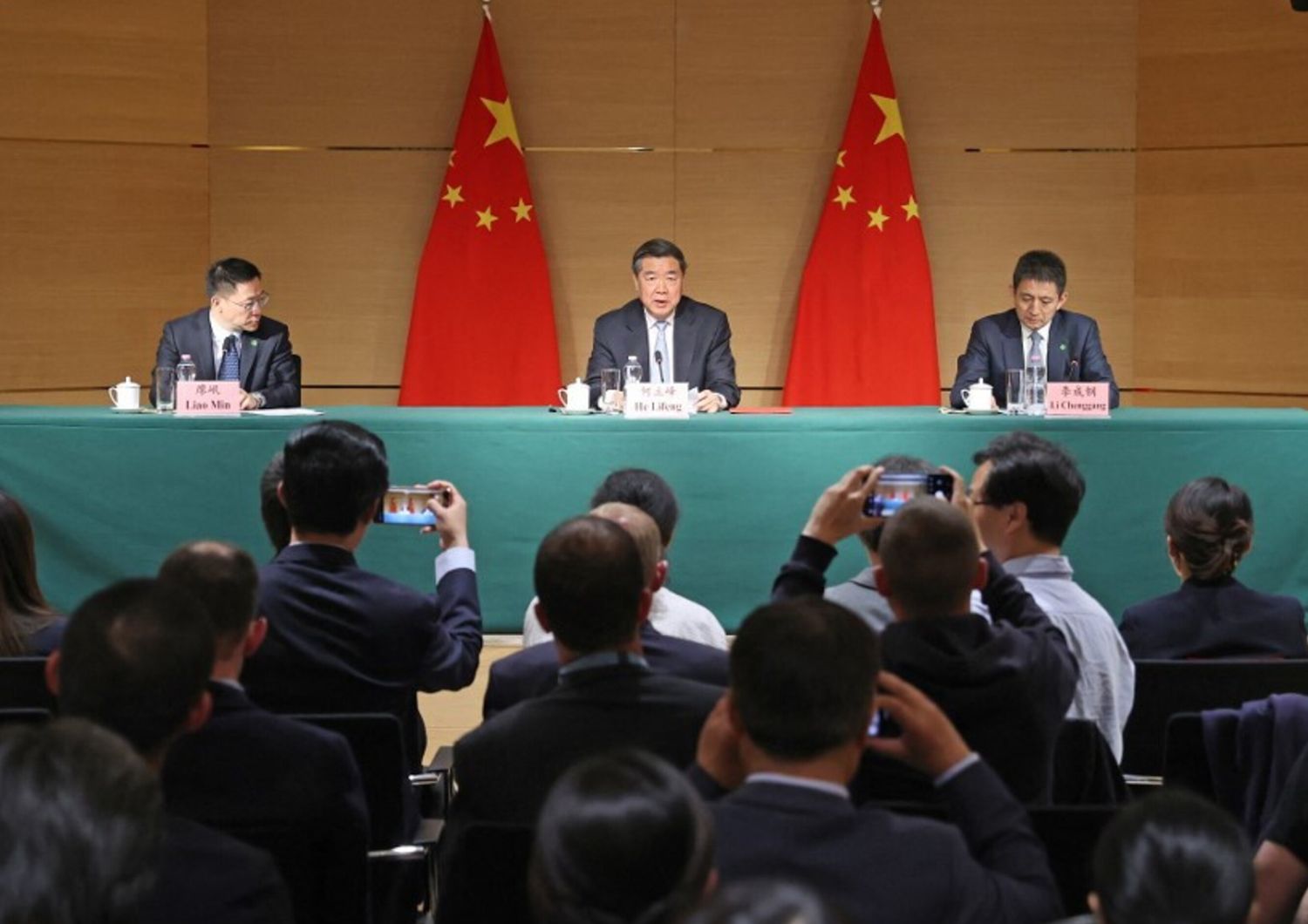Dazi, sospensione tariffe tra Usa e Cina