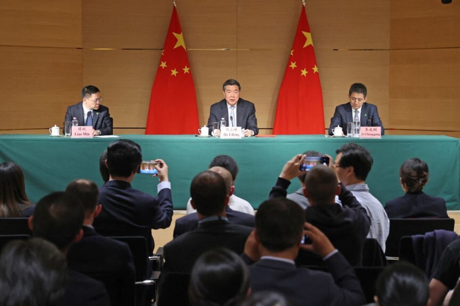 Dazi, sospensione tariffe tra Usa e Cina