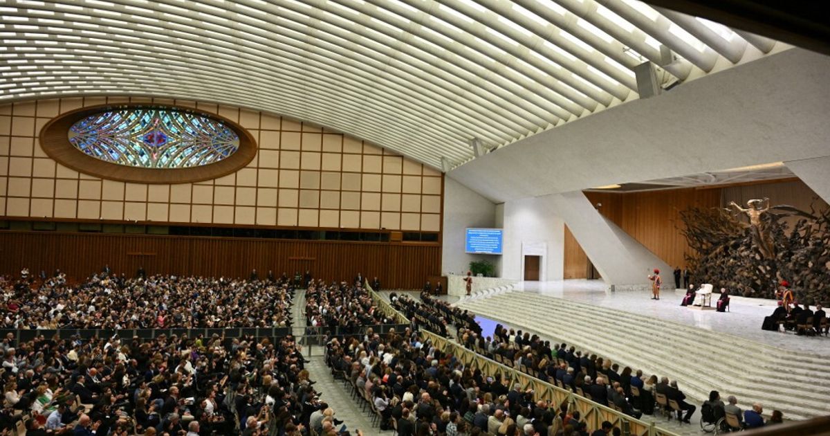 Il Papa ai giornalisti: “Scegliete una comunicazione di pace. Disarmiamo le parole per disarmare il mondo"