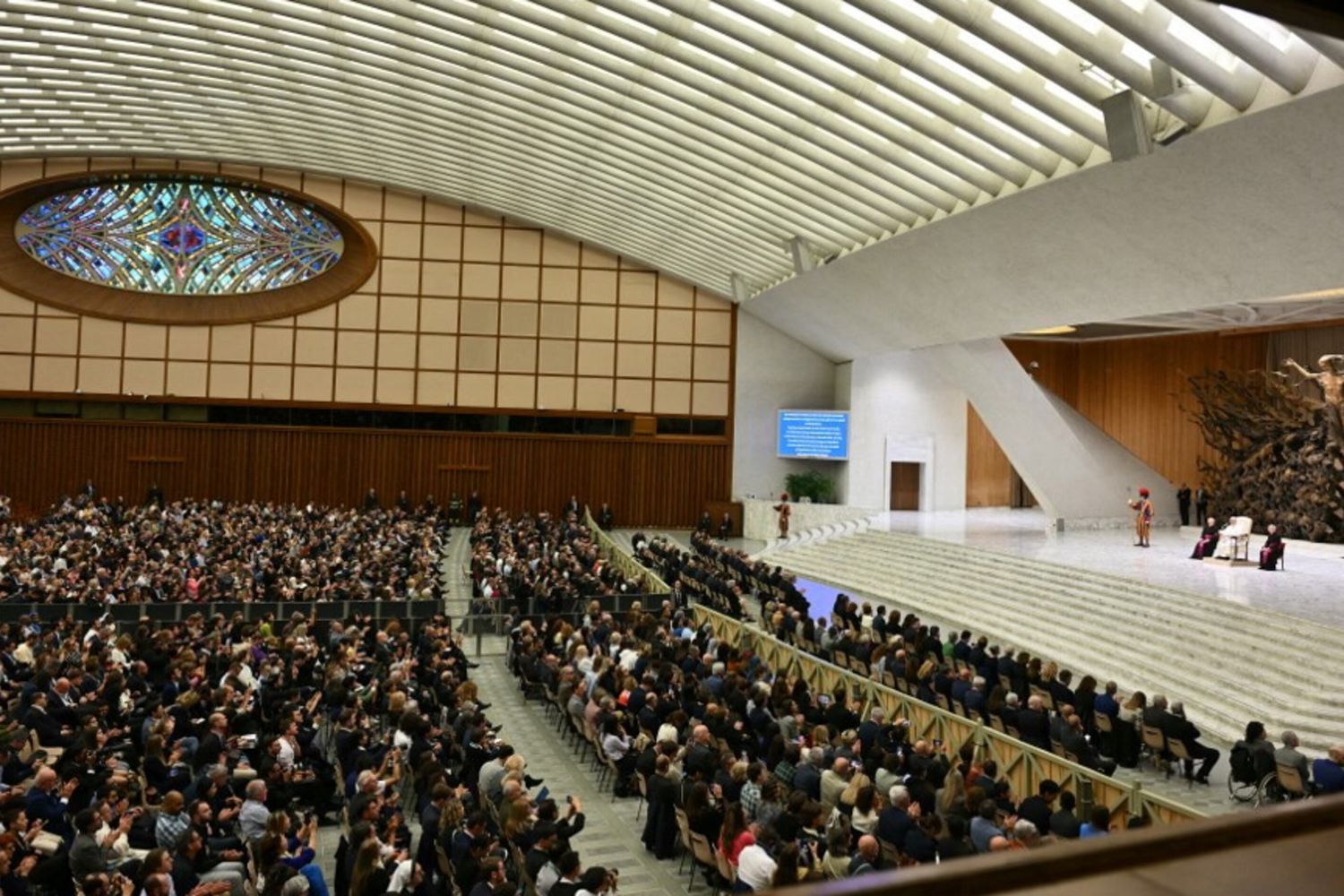 Il Papa ai giornalisti: “Scegliete una comunicazione di pace. Disarmiamo le parole per disarmare il mondo"