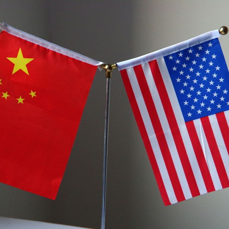 Il braccio di ferro continua: da domani dazi Usa del 104% alla Cina