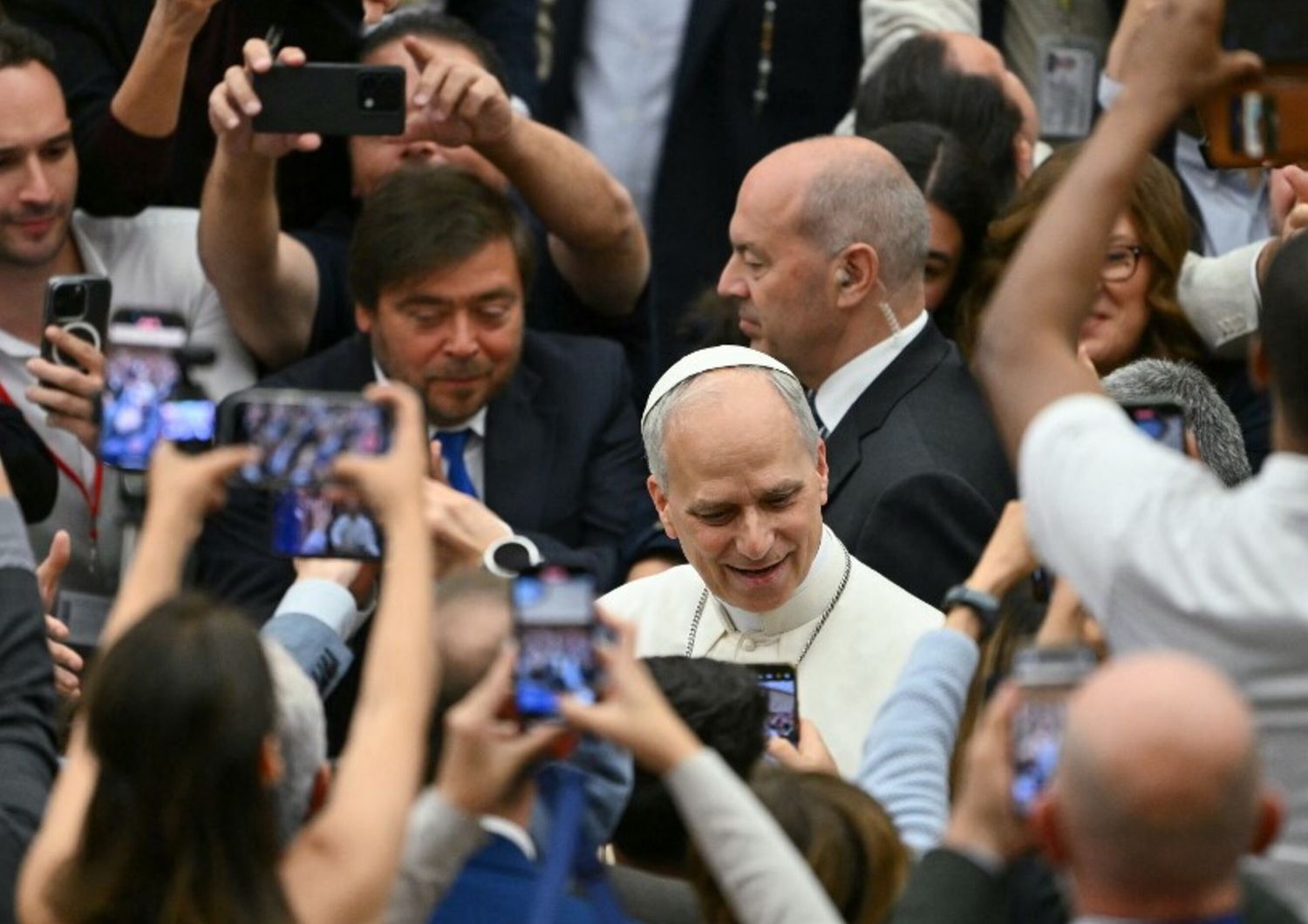 Il Papa scherza con i giornalisti, "sì a una partita di tennis ma senza Sinner"