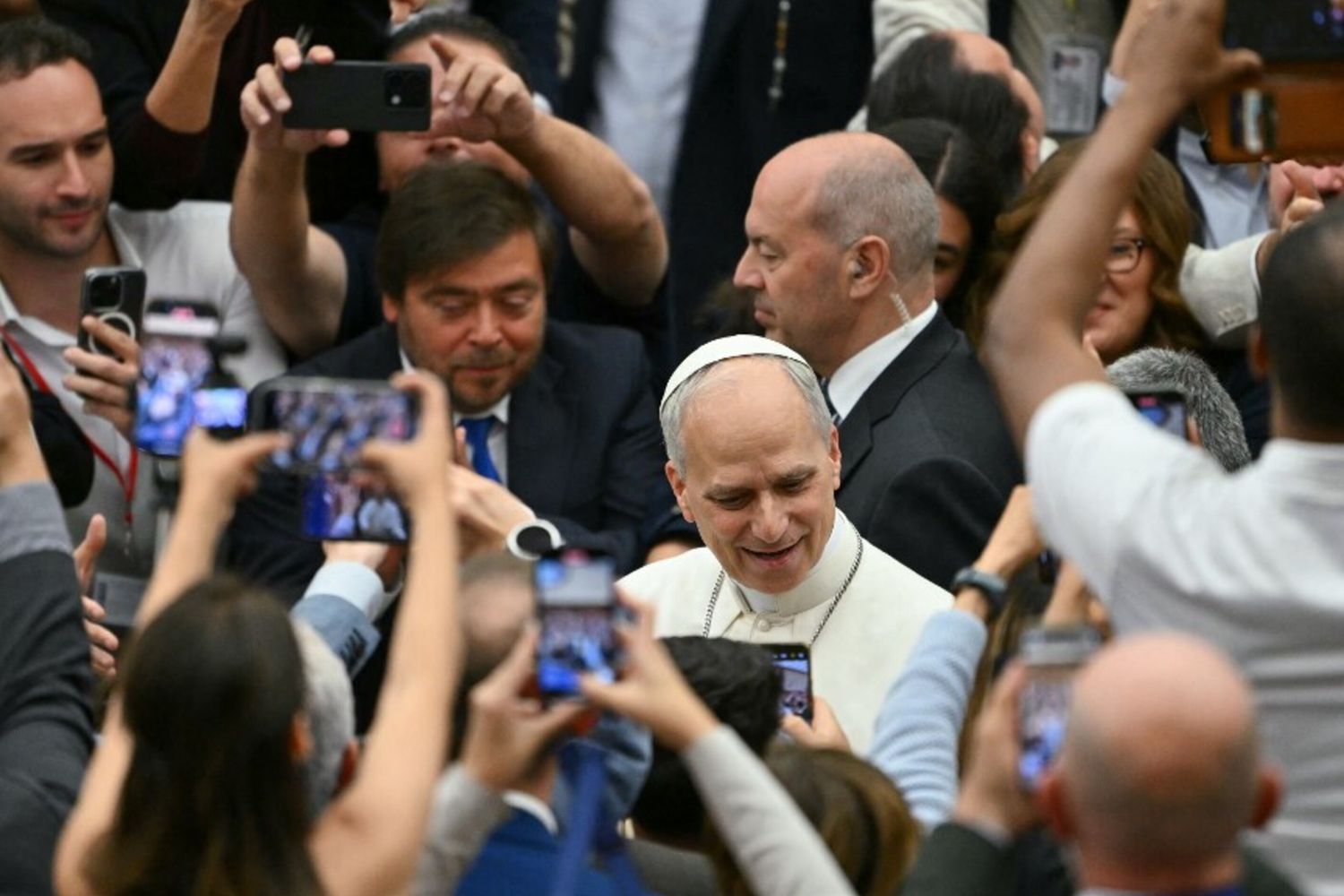 Il Papa scherza con i giornalisti, "sì a una partita di tennis ma senza Sinner"