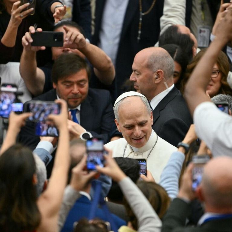 Il Papa scherza con i giornalisti, "sì a una partita di tennis ma senza Sinner"