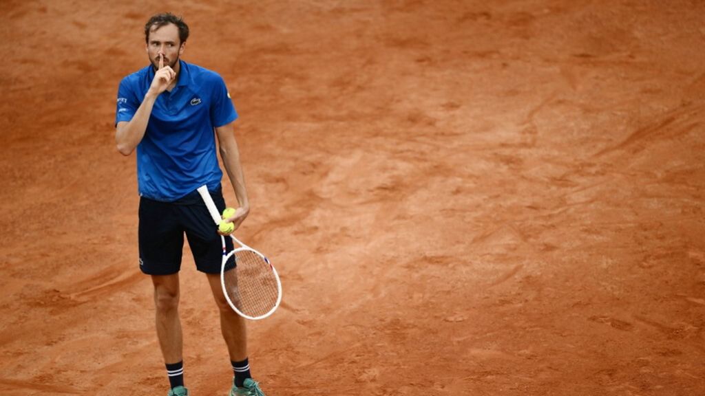 Musetti accede ai quarti, più forte della pioggia e di Medvedev. Impresa Paolini, è in semifinale