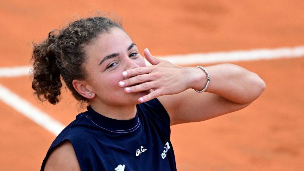 Musetti accede ai quarti, più forte della pioggia e di Medvedev. Impresa Paolini, è in semifinale