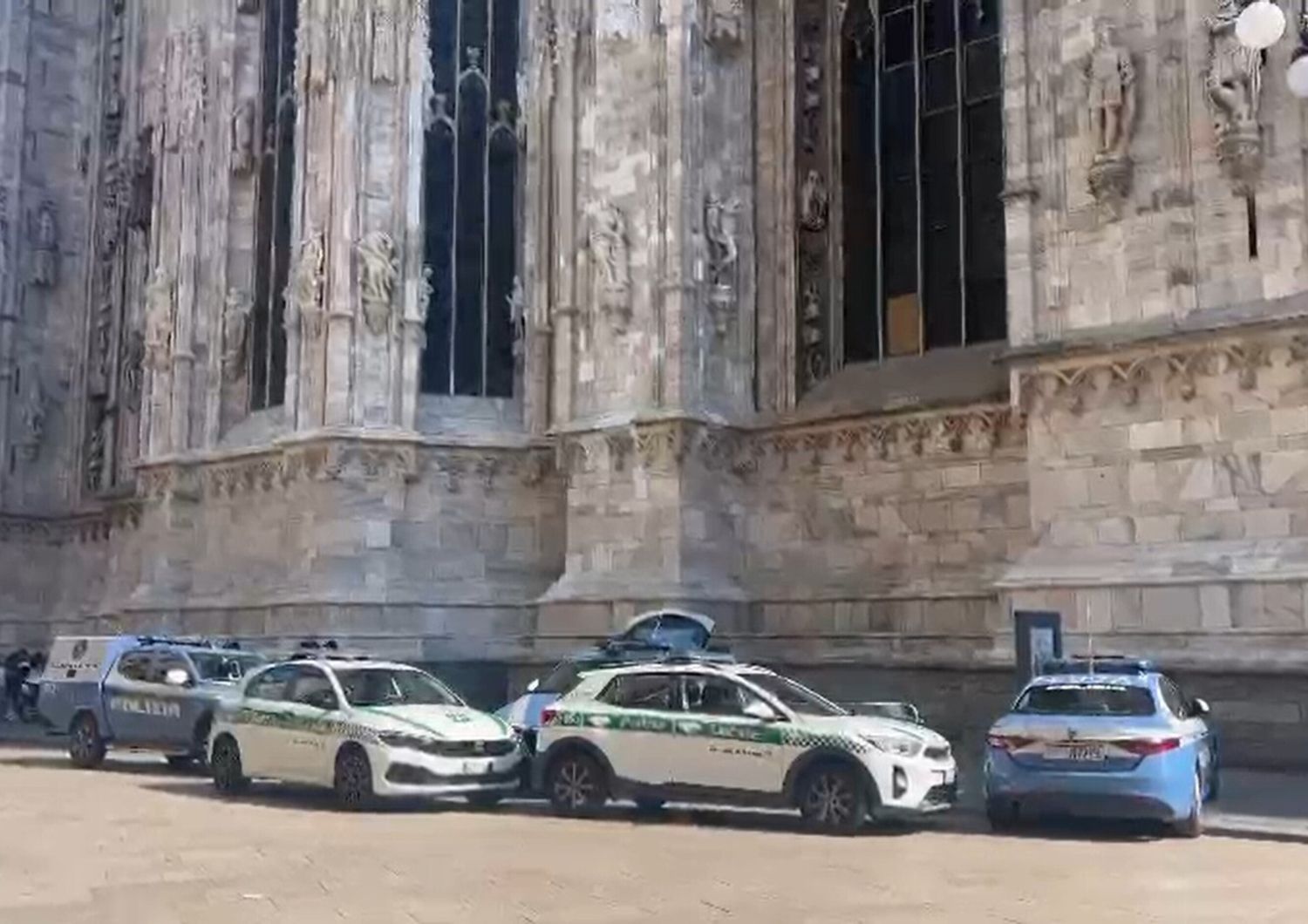 De Maria al Duomo con la kefia in testa prima di suicidarsi